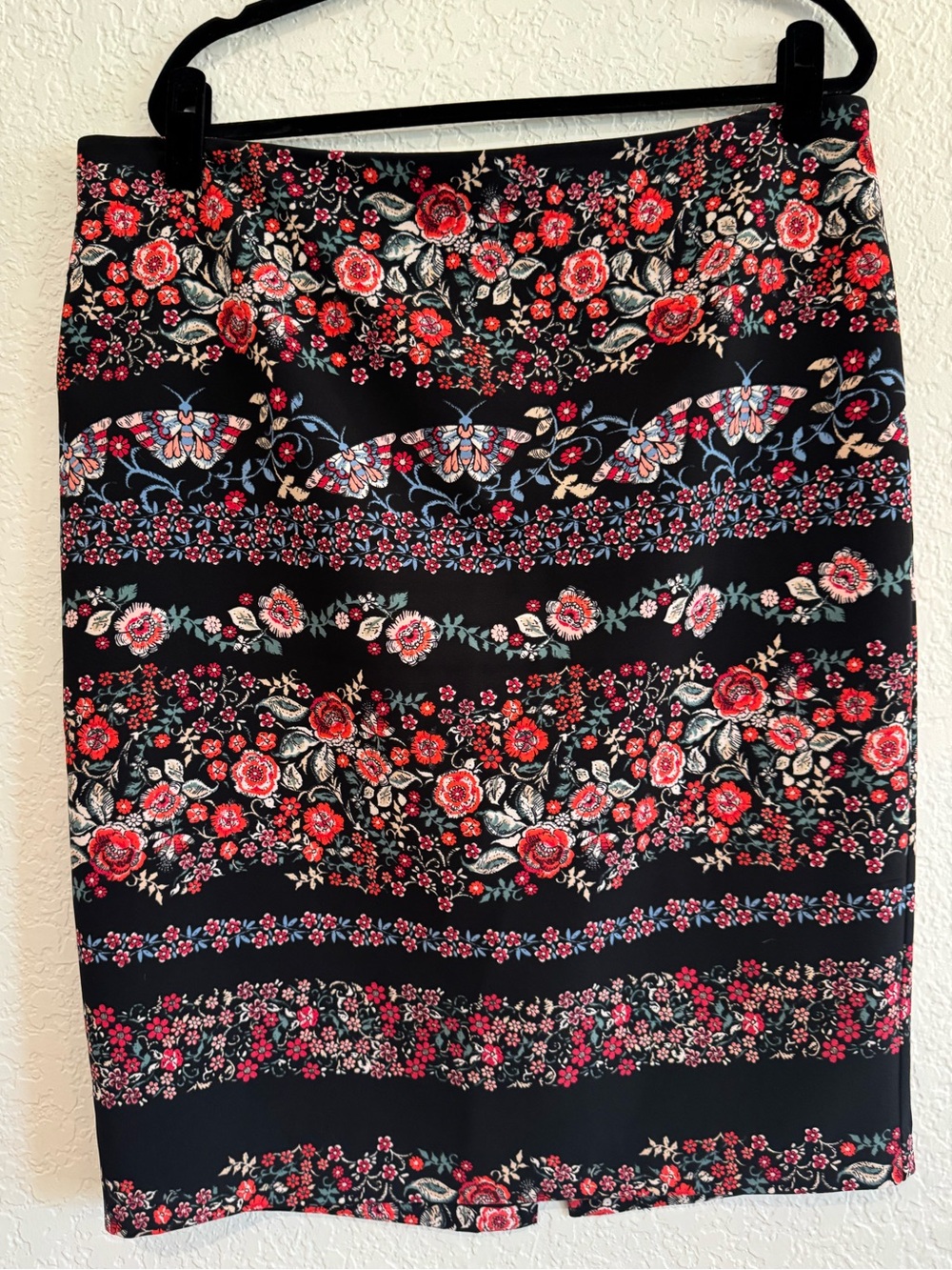 New York & Company Black Pencil Skirt with Red Floral Stripes